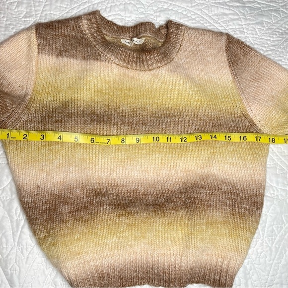 Et Clet Crop Sweater Peekaboo Back S
Fall Cozy Date - Picture 9 of 13